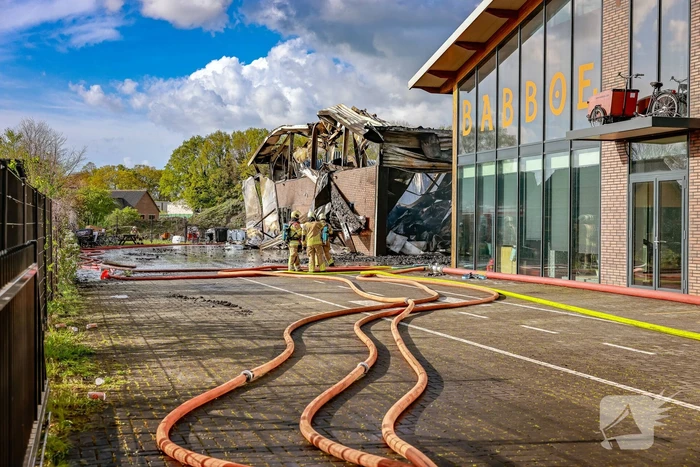 24 bedrijven getroffen door enorme brand
