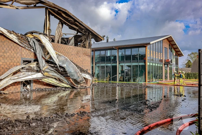 24 bedrijven getroffen door enorme brand