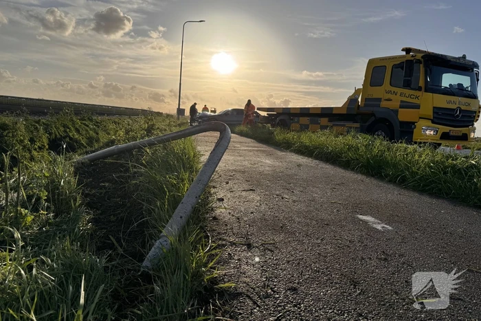 Auto zwaar beschadigd bij eenzijdig ongeval