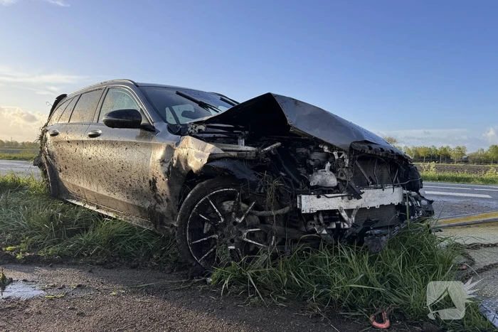 Auto zwaar beschadigd bij eenzijdig ongeval
