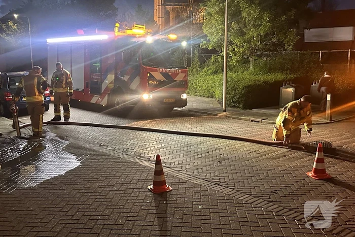 Brandweer verricht metingen na sterke gaslucht