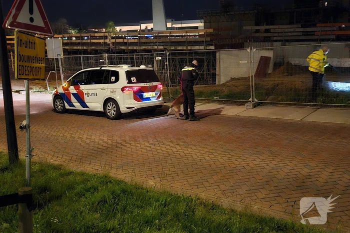 Zoekactie naar mogelijke persoon op bouwterrein