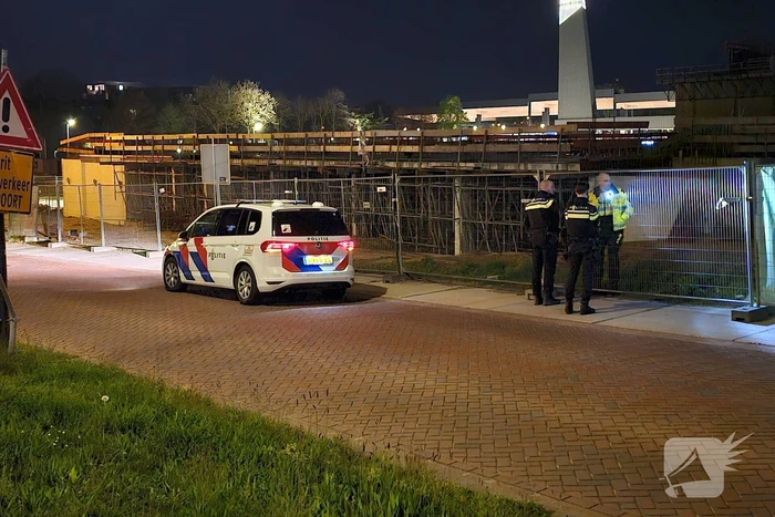 Zoekactie naar mogelijke persoon op bouwterrein
