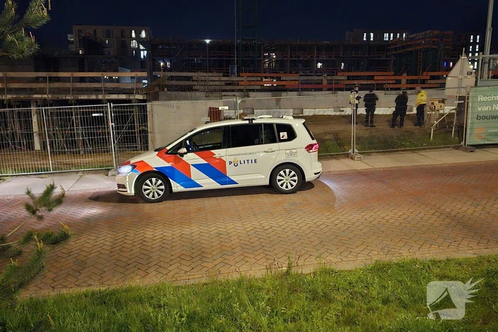 Zoekactie naar mogelijke persoon op bouwterrein