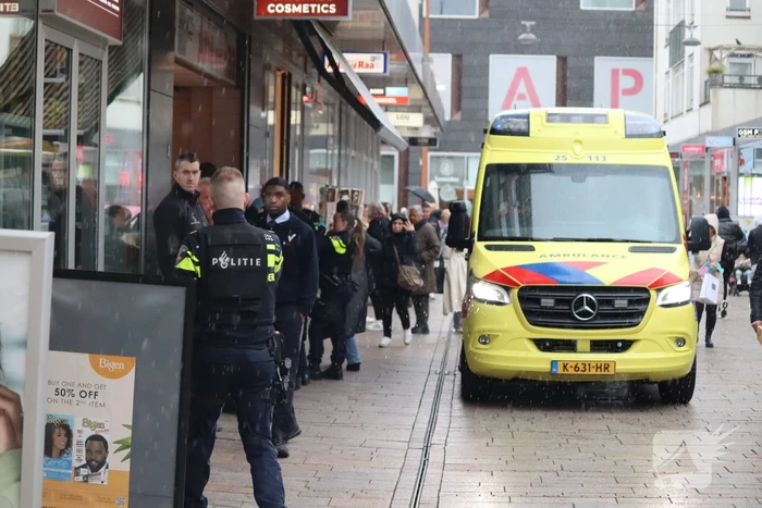 Persoon gewond bij mogelijke steekpartij