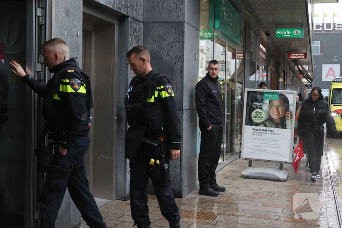 Persoon gewond bij mogelijke steekpartij