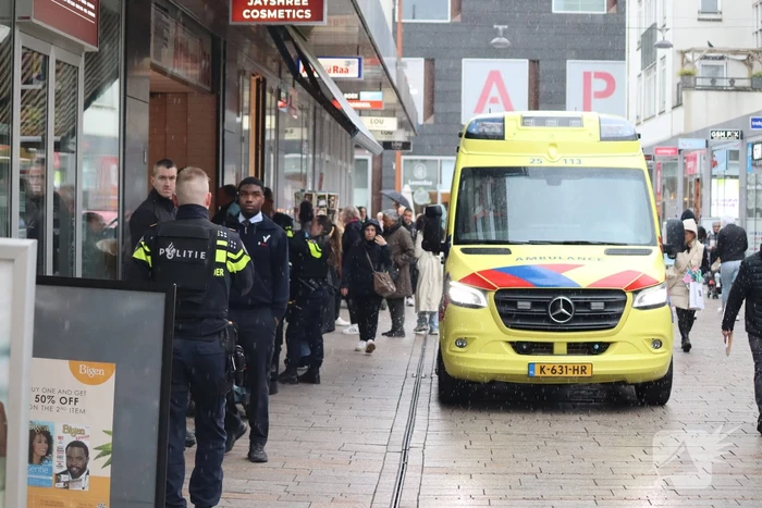 Persoon gewond bij mogelijke steekpartij