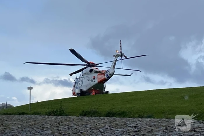 Hulpdiensten massaal ingezet voor overboord geslagen persoon