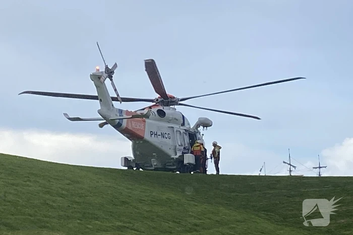 Hulpdiensten massaal ingezet voor overboord geslagen persoon