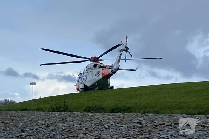 Hulpdiensten massaal ingezet voor overboord geslagen persoon