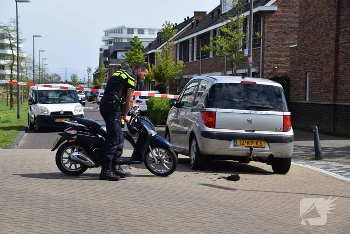 Scooterrijder gewond bij aanrijding door automobilist