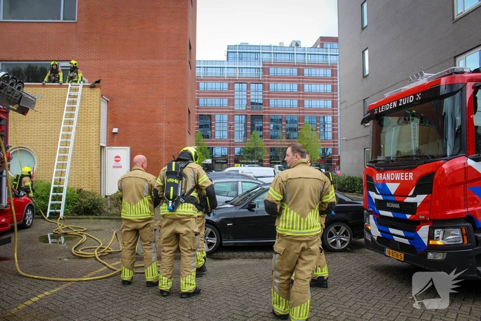 Noodopvang ontruimd door brand op dak