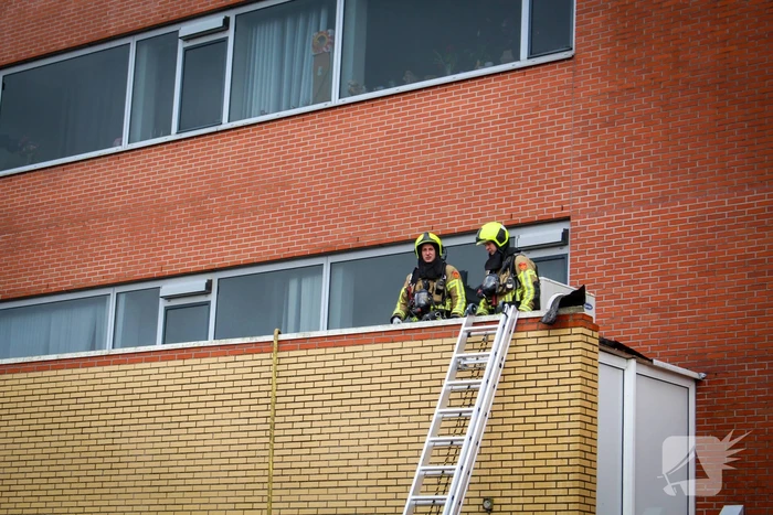 Noodopvang ontruimd door brand op dak