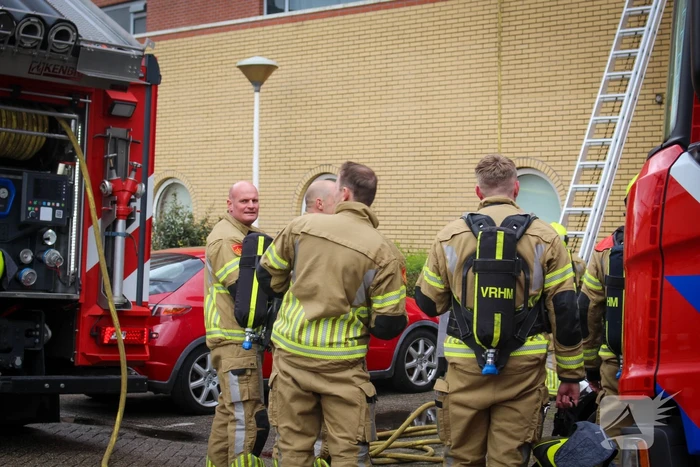 Noodopvang ontruimd door brand op dak