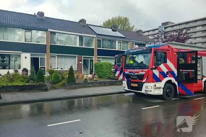 Brand in woning, meerdere mensen gecontroleerd door ambulancepersoneel