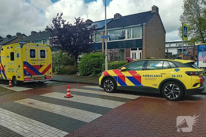 Brand in woning, meerdere mensen gecontroleerd door ambulancepersoneel