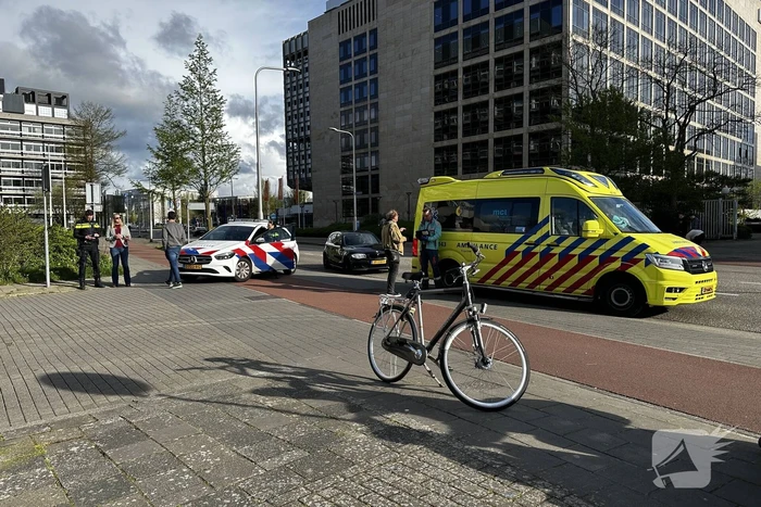 Fietser en automobilist met elkaar in botsing