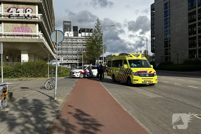 Fietser en automobilist met elkaar in botsing