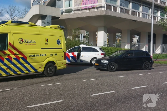 Fietser en automobilist met elkaar in botsing