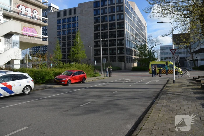 Fietser en automobilist met elkaar in botsing