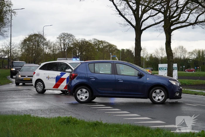 Lange vertraging na botsing tussen auto en bestelbus