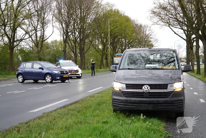 Lange vertraging na botsing tussen auto en bestelbus