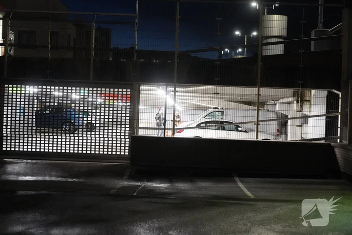 Groot politie onderzoek in en om een parkeergarage