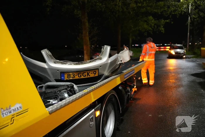 Schade bij botsing tussen twee personenauto's