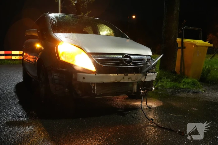 Schade bij botsing tussen twee personenauto's