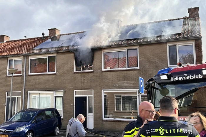 Fikse rookontwikkeling bij woningbrand