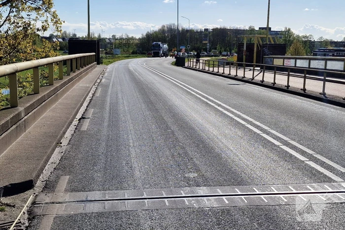Weg volledig dicht door verloren lading