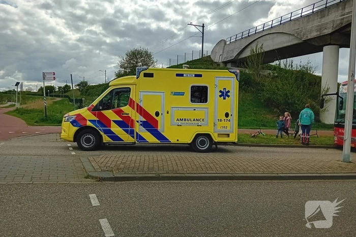 Lijnbus en ambulance botsen op elkaar