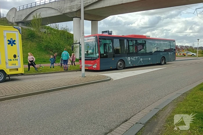 Lijnbus en ambulance botsen op elkaar