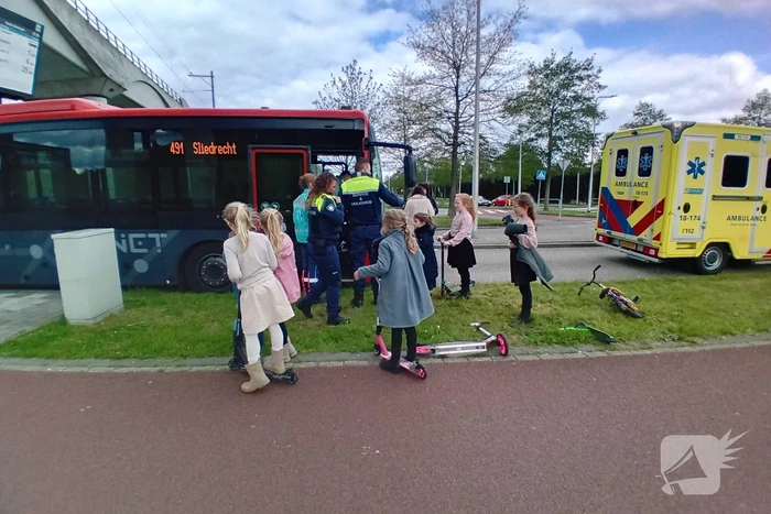 Lijnbus en ambulance botsen op elkaar