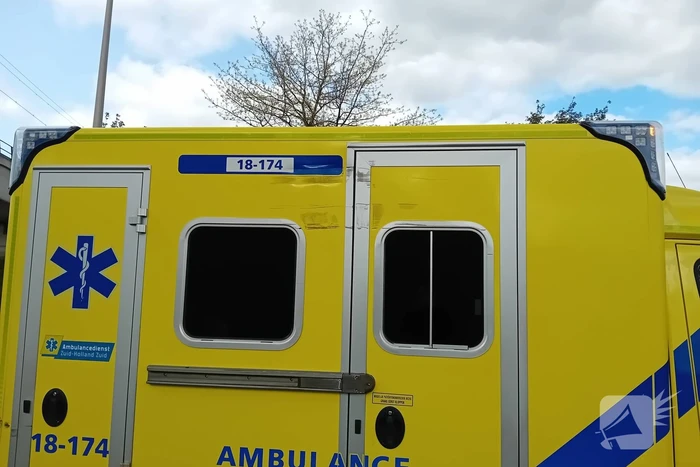 Lijnbus en ambulance botsen op elkaar