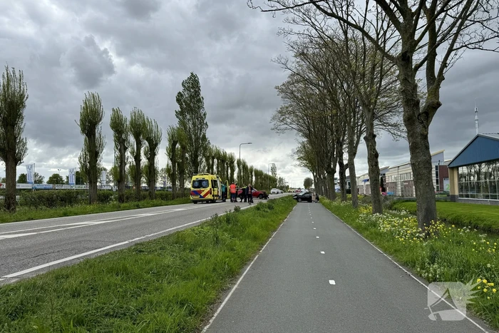Auto's fiks beschadigd bij frontale aanrijding