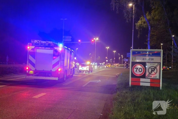 Personenauto's in botsing op kruising