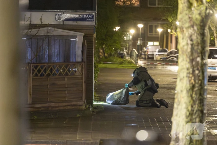 De EOD doet onderzoek naar het verdachte voorwerp
