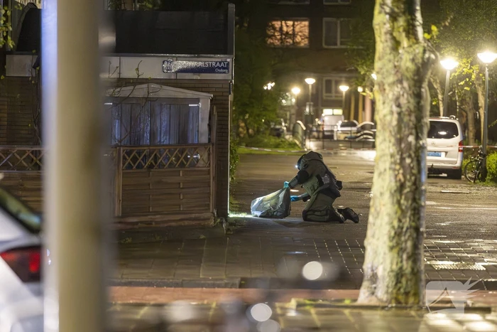 De EOD doet onderzoek naar het verdachte voorwerp