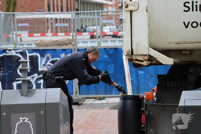 Ruim 500 jerrycans met drugsafval gevonden in ondergrondse containers