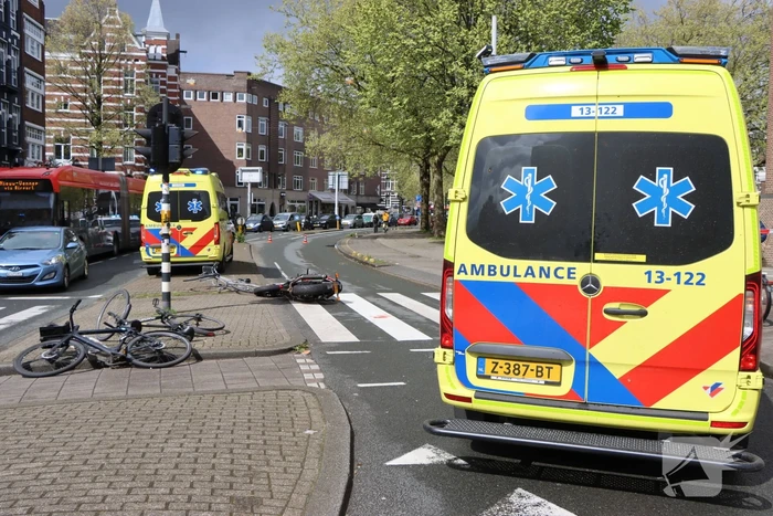 Fietser gewond bij harde botsing met motorrijder