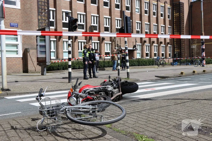 Fietser gewond bij harde botsing met motorrijder