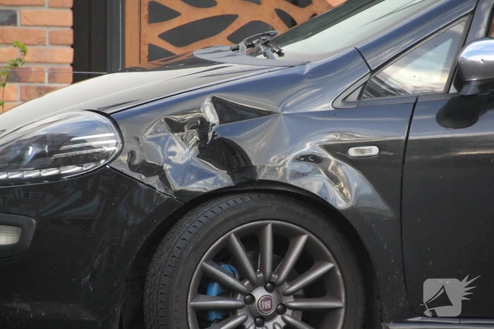 Fatbiker en automobilist in botsing