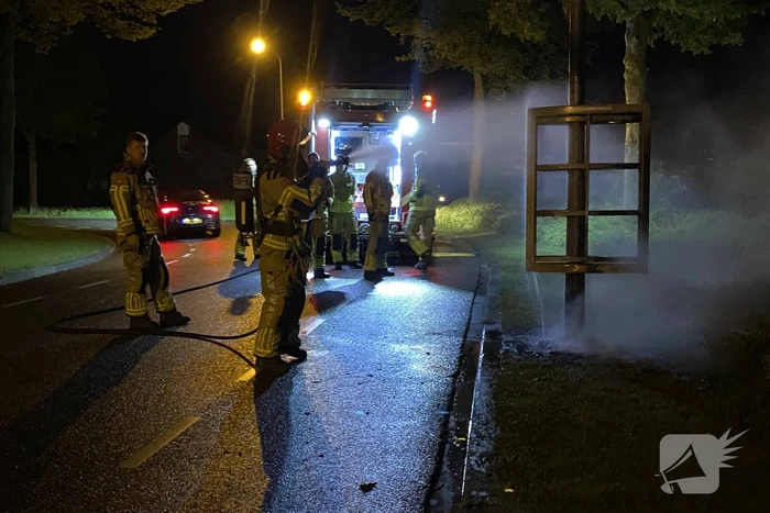Reclamebord in brand gestoken