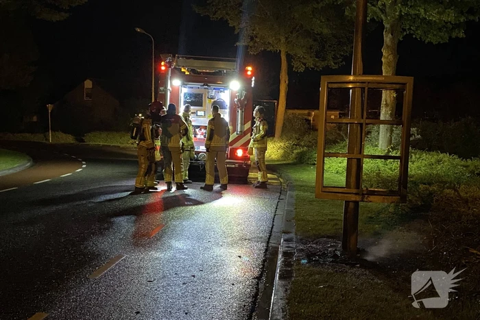 Reclamebord in brand gestoken