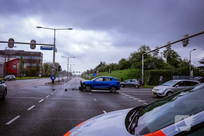 Flinke schade bij botsing op kruispunt
