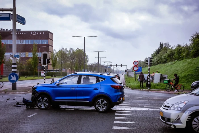 Flinke schade bij botsing op kruispunt