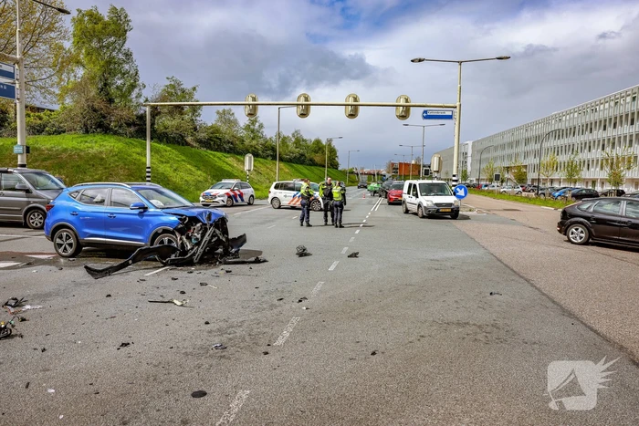 Flinke schade bij botsing op kruispunt