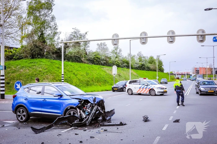 Flinke schade bij botsing op kruispunt