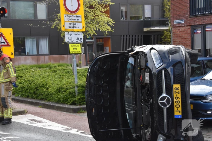 Automobilist gelanceerd na botsing met bussluis